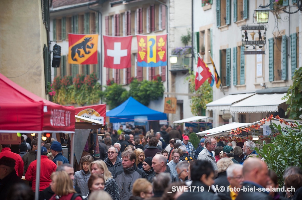 Bildname:  _SWE1719 SeelandBildgrÃ¶sse: 4256  x 2832 px /  36.0 x 24.0 cm (300dpi)StichwÃ¶rter:  Weinfest "Trüelete" in...