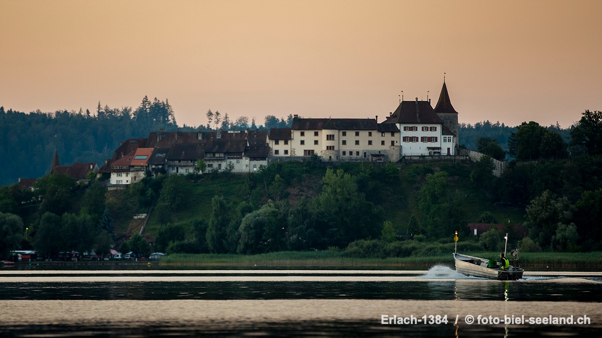 Bildname:  Erlach-1384 Fischer bei ErlachBildgroesse: 6446  x 3626 px /  54.6 x 30.7 cm (300dpi)Stichwoerter:  Berner Seeland, Bielersee, Erlach,...