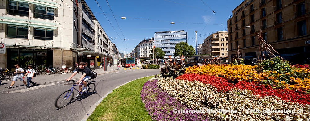 Bildname:  Guisanplatz-Biel-Bienne am Guizanplatz Biel  /   2010  Bildgroesse: 9372  x 3685 px /  79.3 x 31.2 cm (300dpi)Stichwoerter:  Bahnhofstrasse,