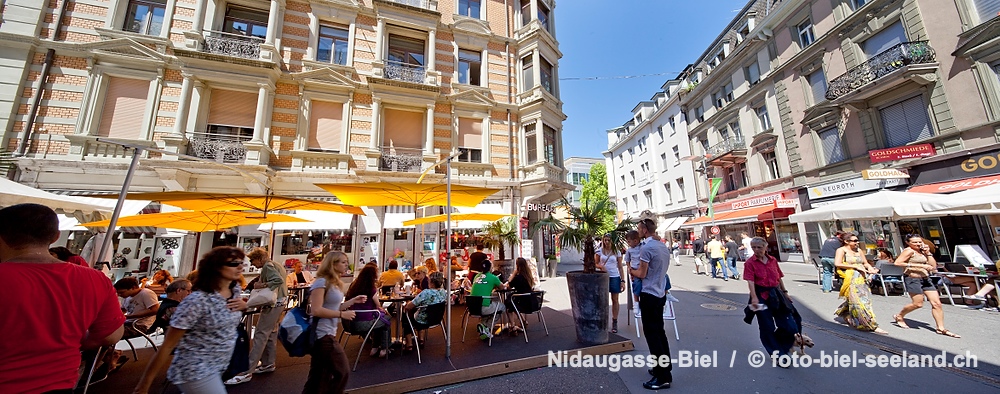 Bildname:  Nidaugasse-Biel Stadt Biel, Nidaugasse  /   2010  Bildgroesse: 9387  x 3694 px /  79.5 x 31.3 cm (300dpi)Stichwoerter:  Biel, Biel-Bienne,...