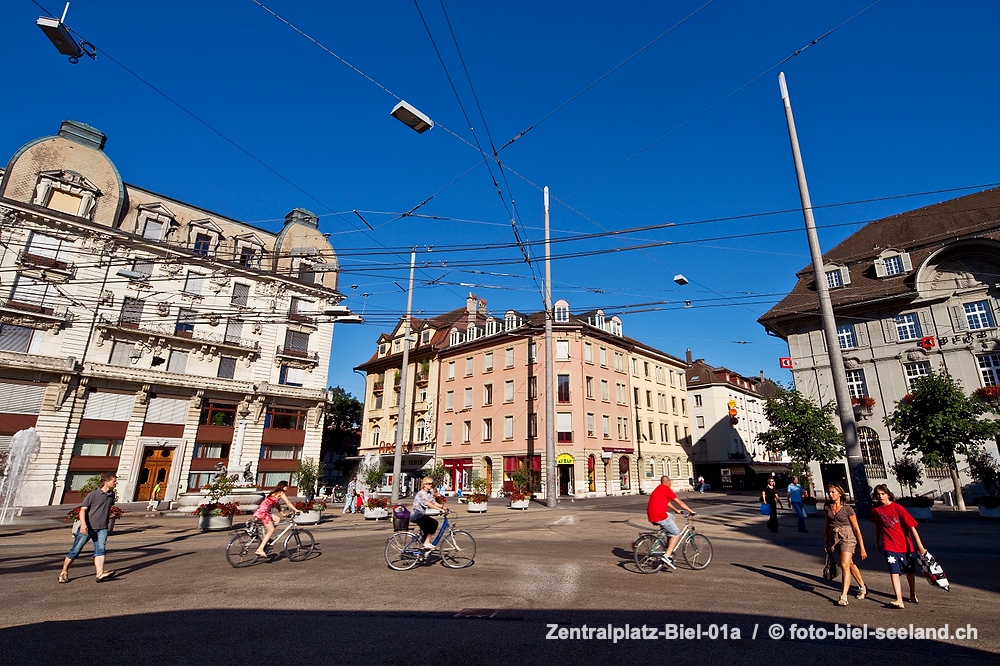 Bildname:  Zentralplatz-Biel-01a am Bieler Zentralplatz  /   2010  Bildgroesse: 5519  x 3679 px /  46.7 x 31.1 cm (300dpi)Stichwoerter:  Biel, Biel...