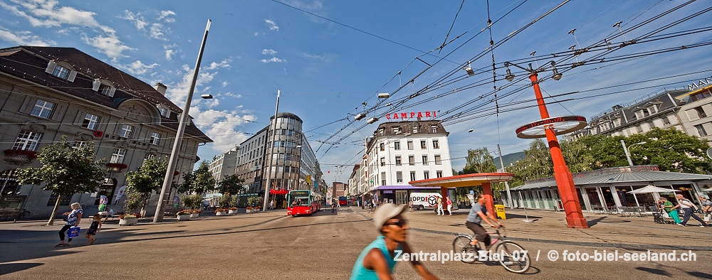 Bildname:  Zentralplatz-Biel_07 am Bieler Zentralplatz  /   2010  Bildgroesse: 9328  x 3680 px /  79.0 x 31.2 cm (300dpi)Stichwoerter:  Biel, Biel...