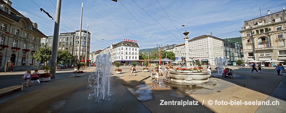 Bildname:  Zentralplatz am Bieler Zentralplatz  /   2014  Bildgroesse: 9323  x 3691 px /  78.9 x 31.3 cm (300dpi)Stichwoerter:  Biel, Biel Bienne,...