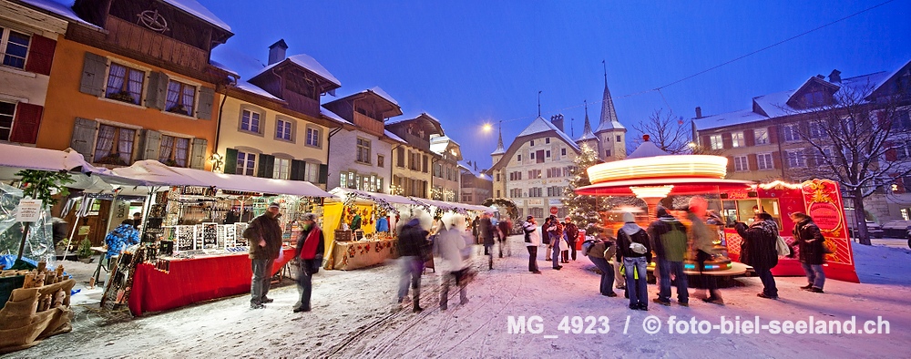 Bildname:  MG_4923 WinteraufnahmenBildgroesse: 9330  x 3681 px /  79.0 x 31.2 cm (300dpi)Stichwoerter:  Weihnachtsmarkt Büren a/A