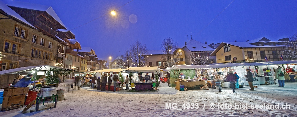 Bildname:  MG_4933 WinteraufnahmenBildgroesse: 8778  x 3482 px /  74.3 x 29.5 cm (300dpi)Stichwoerter:  Weihnachtsmarkt Büren a/A