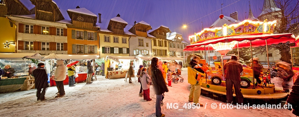 Bildname:  MG_4950 WinteraufnahmenBildgroesse: 9347  x 3695 px /  79.1 x 31.3 cm (300dpi)Stichwoerter:  Weihnachtsmarkt Büren a/A