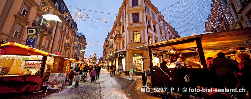 Bildname:  MG_5297_P Weihnachtsmarkt in BielBildgroesse: 9309  x 3687 px /  78.8 x 31.2 cm (300dpi)Stichwoerter:  Weihnachtsmarkt Biel...