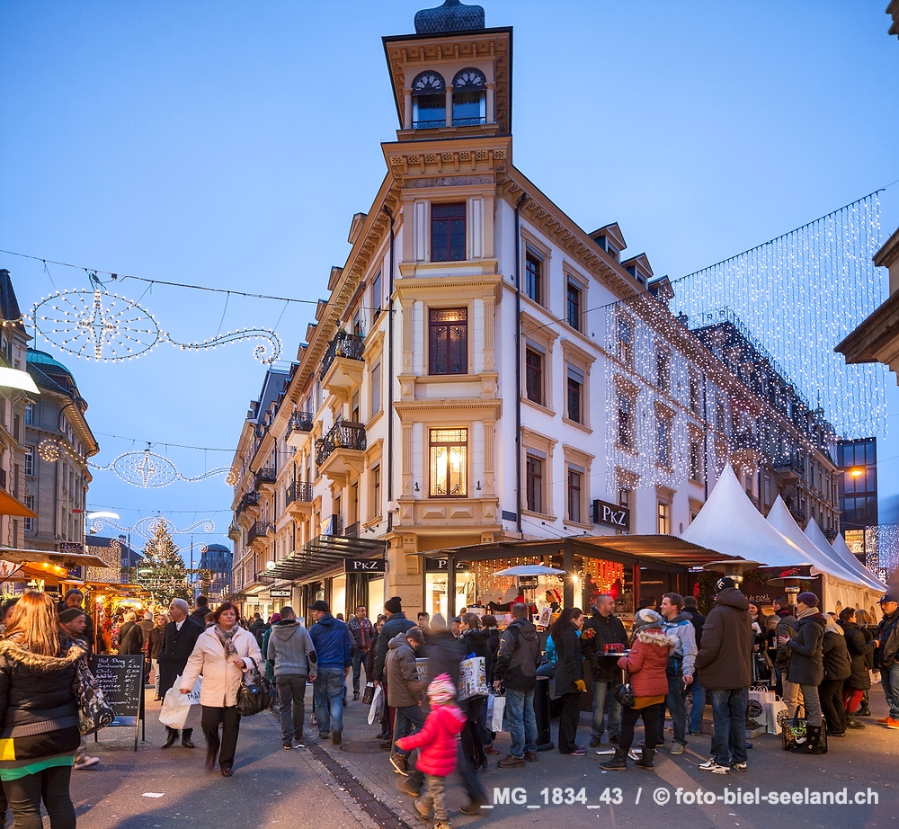 Bildname:  _MG_1834_43 Weihnachtsmarkt in BielFoto: Stefan Weber JensBildgroesse: 5544  x 5113 px /  46.9 x 43.3 cm (300dpi)Stichwoerter: ...