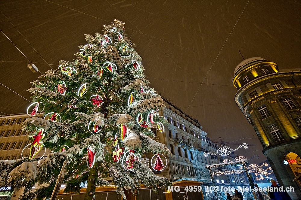 Bildname:  _MG_4959 WinteraufnahmenBildgroesse: 5616  x 3744 px /  47.5 x 31.7 cm (300dpi)Stichwoerter:  Weihnachtsmarkt Biel...